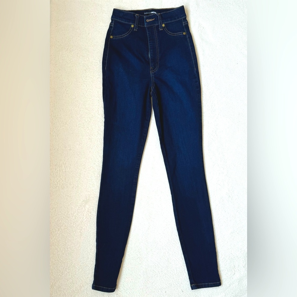 🌟 FLASH SALE - Fashion Nova High Rised Skinny Jeans - Size 3 - Never Worn!
